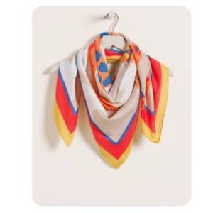 NWT Chico’s Nosz Giraffe-Print Square Scarf